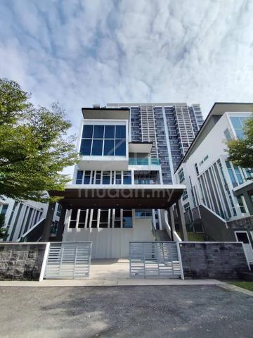 Hampton Kemensah 3 storey Bungalow @ Taman Melawati For Sale 1