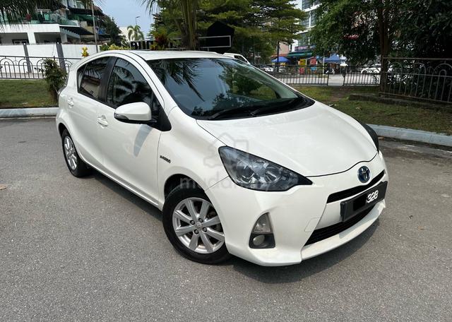2013 Toyota PRIUS C 1.5 (HYBRID) -3 yrs warranty- - 1