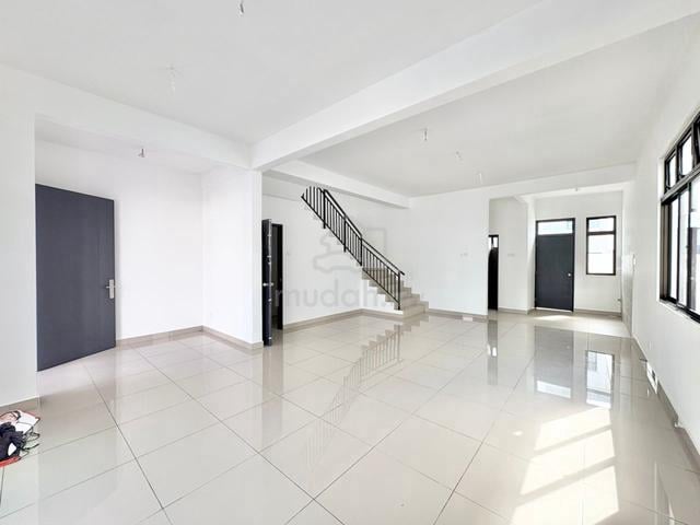 Taman Austin Duta Jalan Austin Duta 5 EndLot 2 Storey House For Sale 1