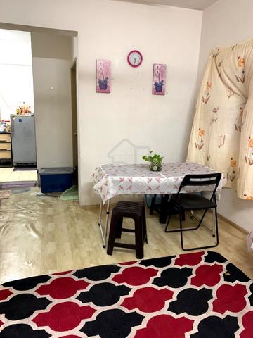 Private small room for rent Block F Pangsapuri BTS 1