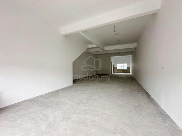 3 Storey/ Shoplot/ Austin Crest/ Bandar Putra/ Ground Floor/ Tebrau 1