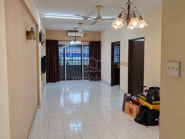 Plaza Sinar Apartment 1