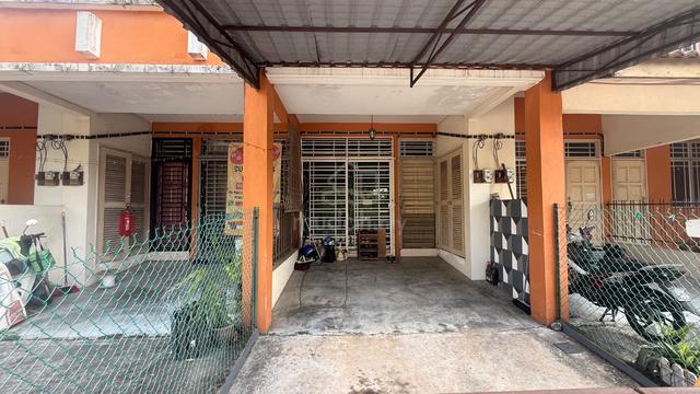 Facing Open & Nice Ground Floor Townhouse Seri Pristana Saujana Utama 1
