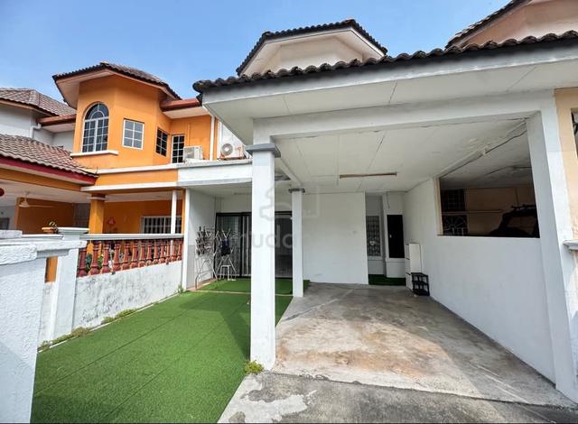 Renovated Unit. Teres 2 Tingkat, Jalan Pualam Seksyen 7, Shah Alam. 1