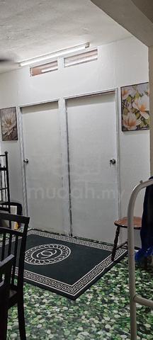Bilik Lelaki Melayu di Taman Bukit Angkasa, Pantai Dalam 1