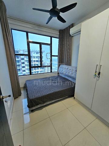 Austin Regency Medium Room Double Bed For Rent 2 Pax 1