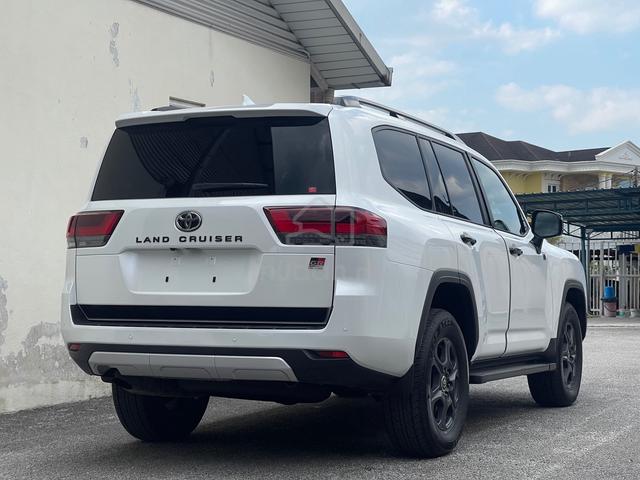 [PETROL] 2025 Toyota LANDCRUISER 300 3.5 GR SPORT - 4