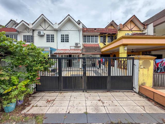 Facing Open. Teres 2 Tingkat, Seksyen 19, Shah Alam. Renovated Unit. 1