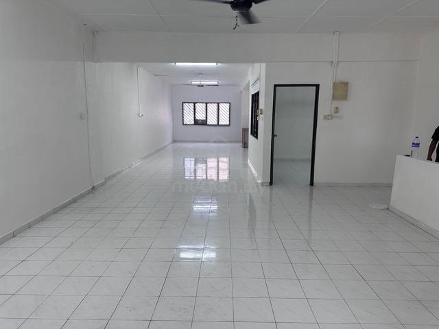 Johor Jaya/ Jalan Teratai/ Whole Block For Rent/ Good Contidion/ Molek 1