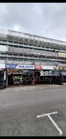 Adjoining 3 storey shoplot 1