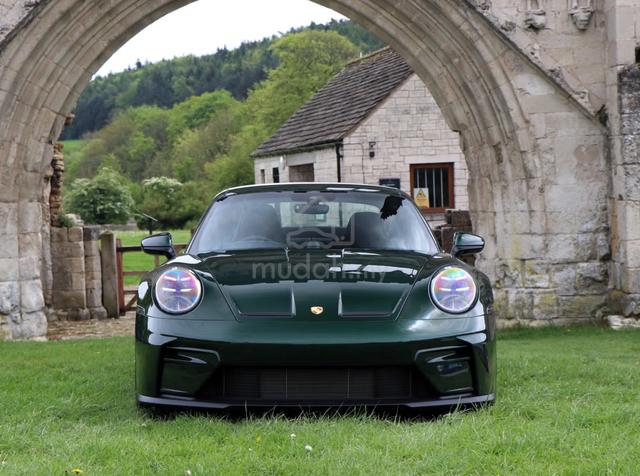 2025 Porsche 911 4.0 GT3 (A) PORSCHE APPORVED UNIT - 4