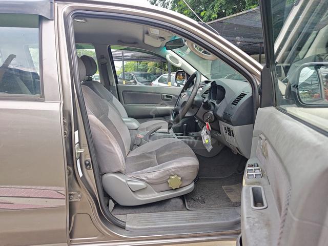 2011 Toyota HILUX 4X4 2.5 (AUTO) - 4