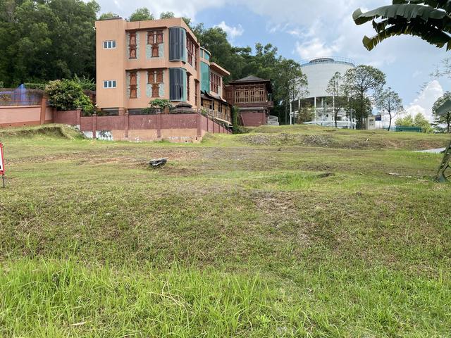 Bungalow Land 1