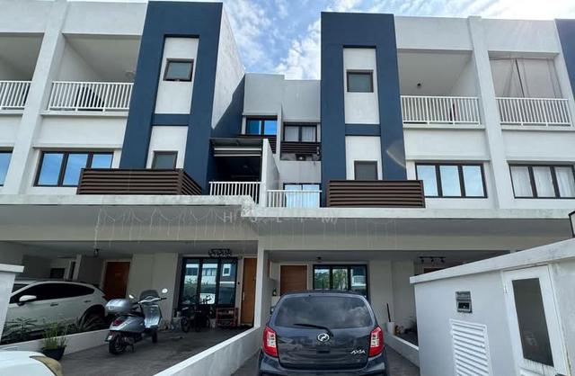 2142sqf Ayden Townhouse beside SMK Kota Warisan/ Holiday Inn Sepang 1