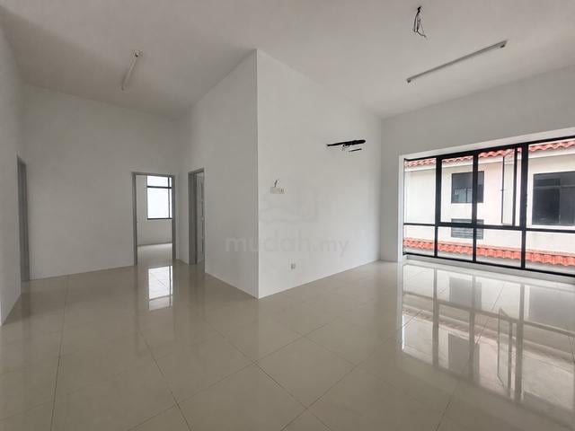 Juru Height Bungalow 5 +1 mad room +1 store room -4 toilet 1