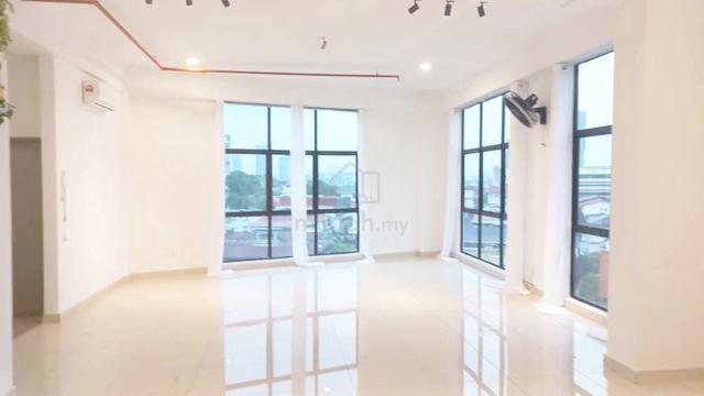 Boulevard 51 Soho office Nice and clean good location 1