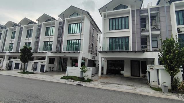 Bukit Puchong Andira Park 3 Storey Link Villa 1