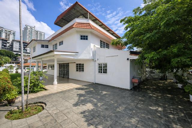 Cheras Freehold Bungalow【<10min to EkoCheras Mall】【High Ground Level】 1