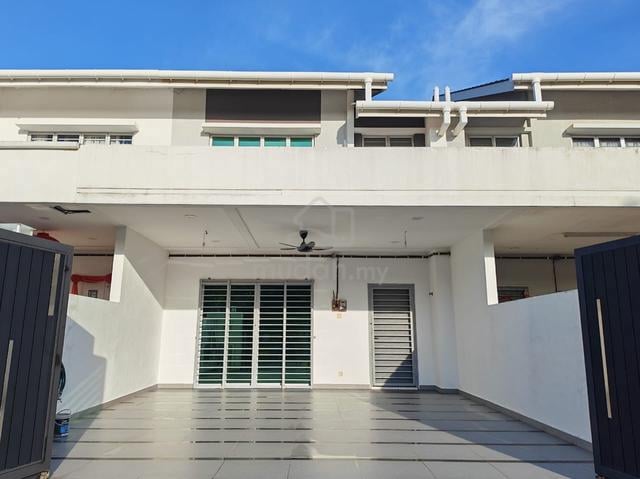 20x70 Bandar Bukit Raja Saron 2sty Fully Reno Semi Furnished For Rent 1