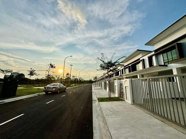 Adda Heights Green Avenue Double Storey Terrace House UNBLOCK VIEW 1