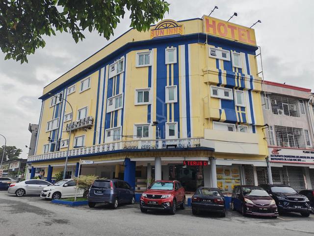 Bandar Puchong Utama Corner Shop 1