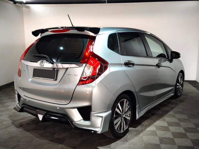 2015 Honda Jazz 1.5 V Full Spec 5-Years Warranty - 2