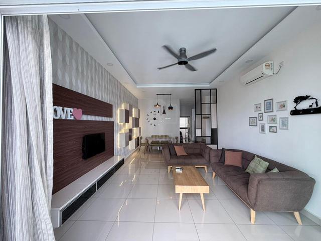 M Condominium @ Larkin 1