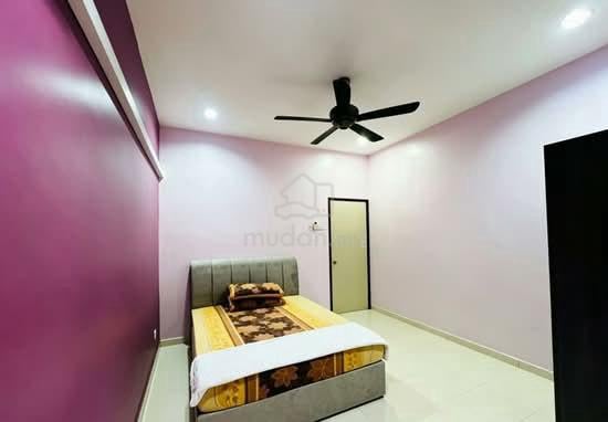 Medium Room  with private room@ Bandar Bukit Tinggi 1