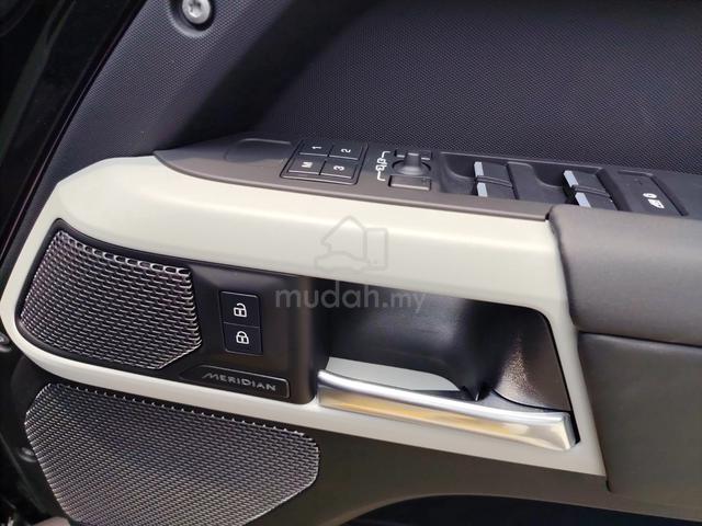 2023 Land Rover Defender 2.0 110 P300 SE 9,000km - 5