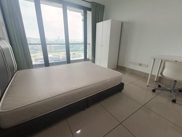 (Private bathroom) Female Balcony room for rent at Chan Sow Lin, KL 1
