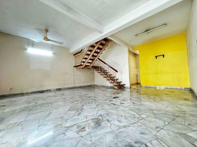 Below Market 2 sty Jalan Bangau Merak Enggnag Helang Nuri Tiong Pipit 1