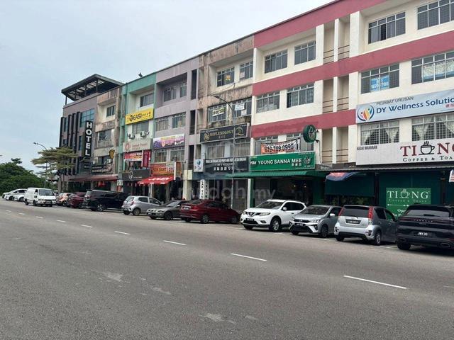 Permas Jaya ROI 5.3% 4 Storey Shop For Sale 1