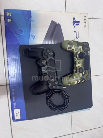 PS4 1 TB Jet Black for sale - Used - photo 2 of 4