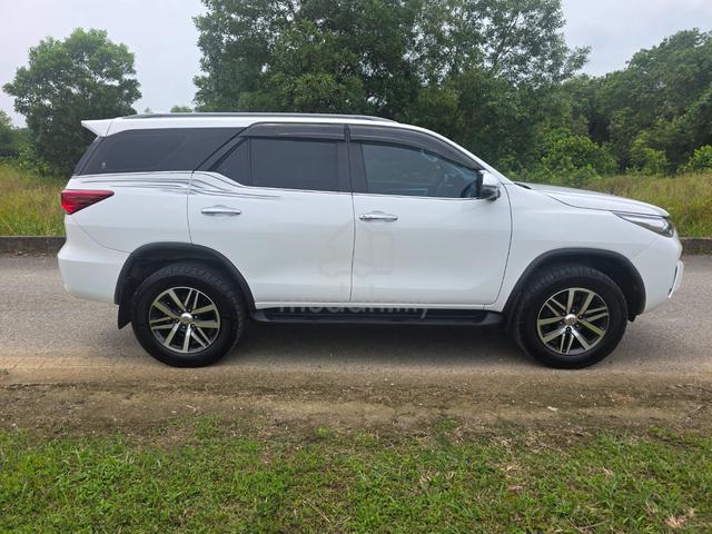 Toyota FORTUNER 2.4 VRZ Diesel 4x4 (A) SUV Auto - 3