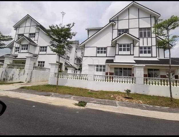 anjung sari setia alam|corner unit|freehold|6bedroom 1