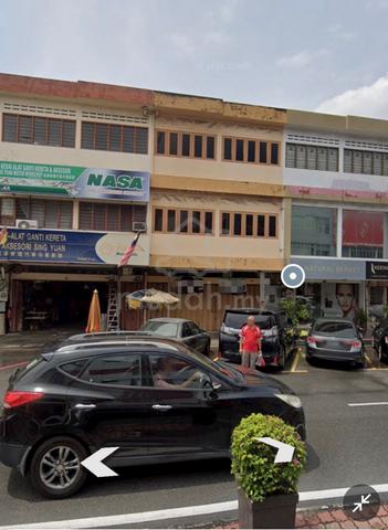 3 Storeys with bigger size and longer size Shop Lot 1