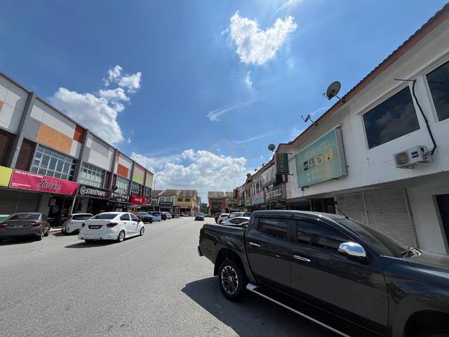 Prime location Ground floor Jalan Bunga Kertas Bukit Sentosa Rawang 1