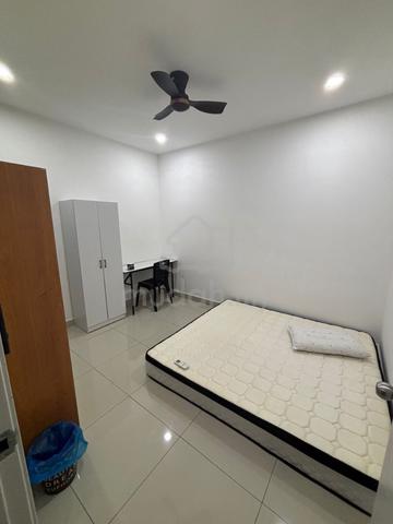 Middle / Medium Room for Rent (Female Unit) 1