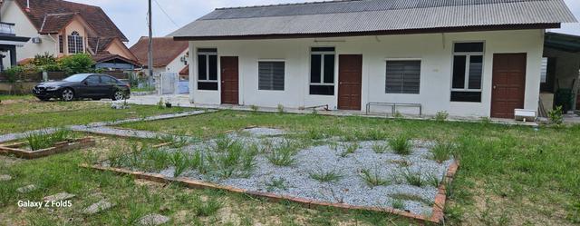 Bungalow house with 3 rooms and big empty land 1