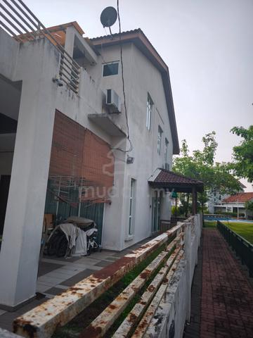 Villa Mutiara Corner Lot | Community Pool Behind 1