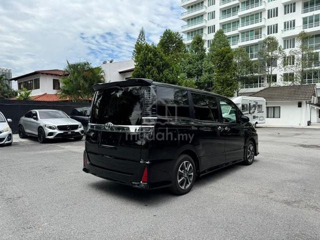 2022 Toyota VOXY 2.0 S-Z Kirameki 3 Full Loan - 5