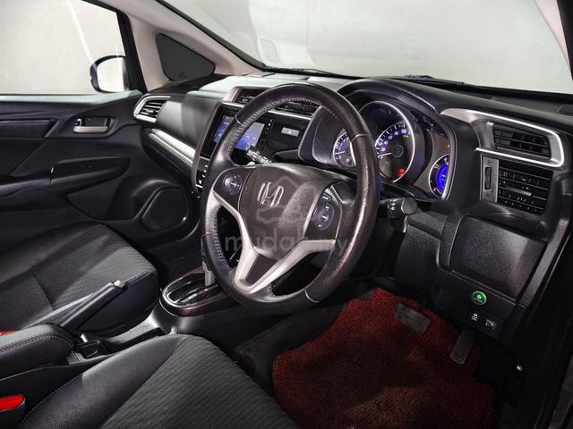 2019 Honda Jazz 1.5 V F/Service 1Owner Like New - 4