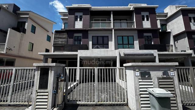 For Sale : TownHouse @ Bandar Puteri Bangi 520k Only 1