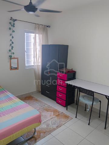 MEDIUM ROOM (privacy) + PARKING - female 1