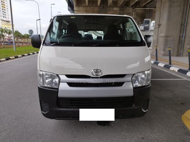2015 Toyota Hiace 2.5 (M) Window Van 14 Seat - 2