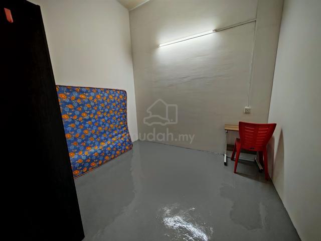 Uda Utama Room for Rent Upstairs of Shoplot🔥 1