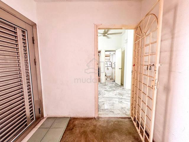 Daisy Apartment Taman Kinrara Seksyen 2 1