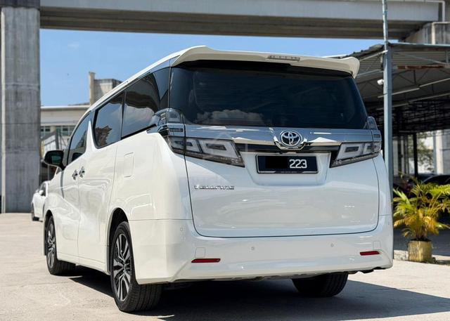READING LIGHT 2018 Toyota VELLFIRE 2.5 ZG (A) - 2