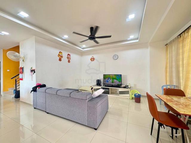 2 Storey @ Dato Chellam, Renovated, End Lot with 6ft land, Full Loan 1