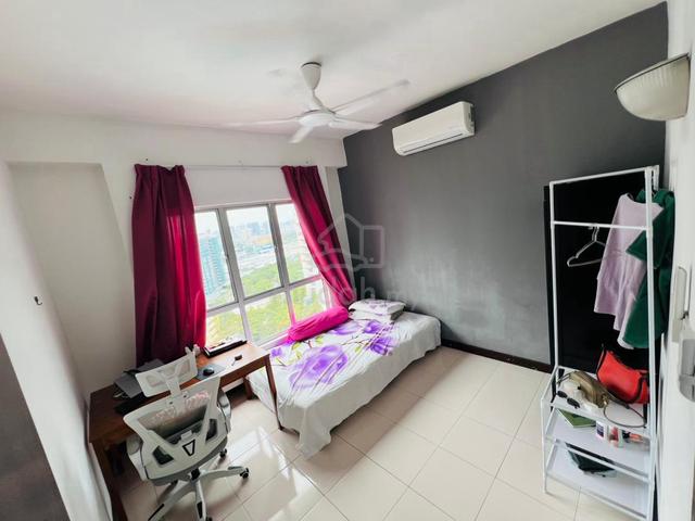 Private Middle Room @ Metropolitan Square Condo, Damansara Perdaana 1